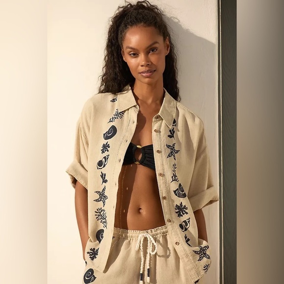 NWT new MEDIUM by Anthropologie button down linen shirt beach shell print tan - Picture 7 of 17